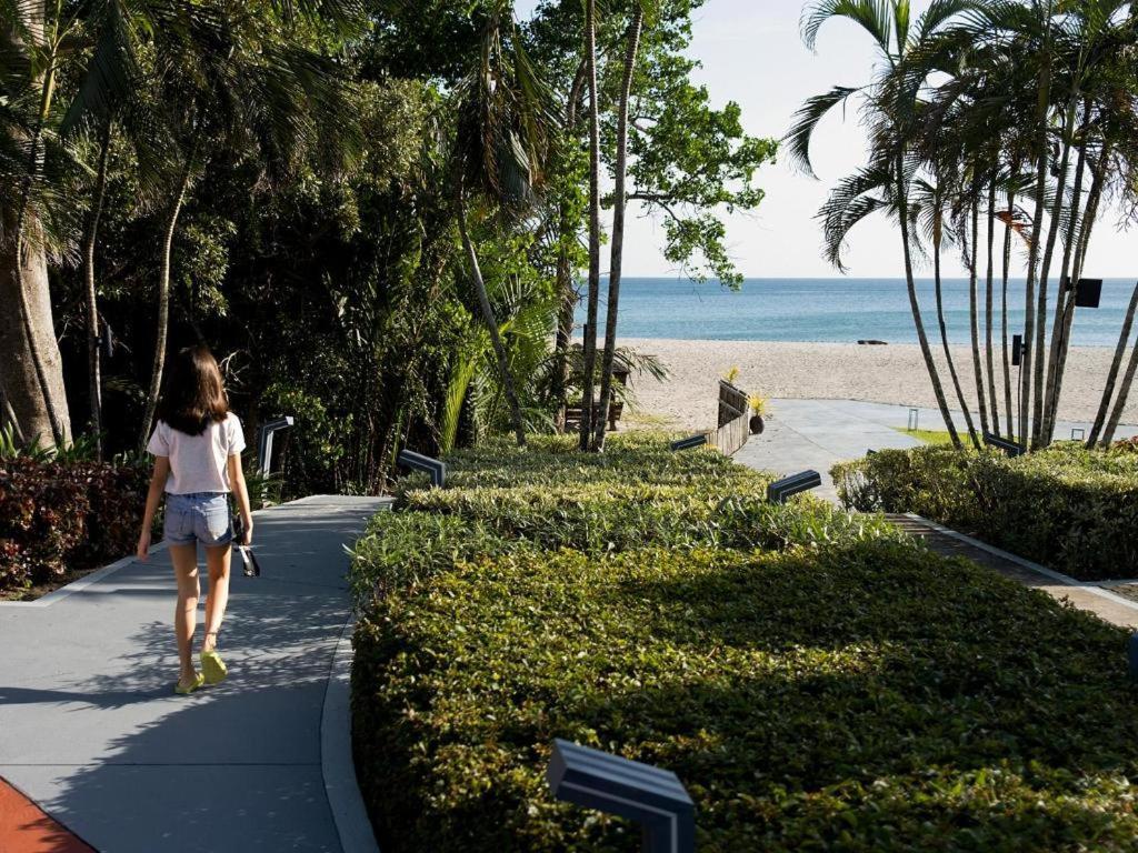 Cocoons Club Laiya Hotel Exterior photo