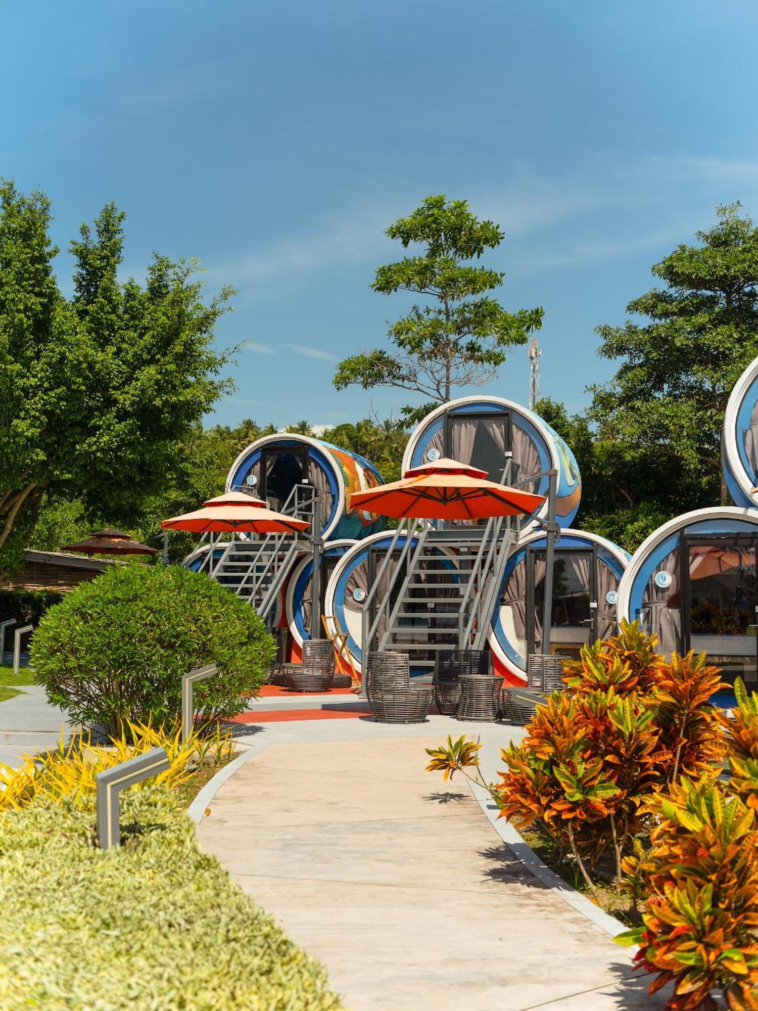 Cocoons Club Laiya Hotel Exterior photo
