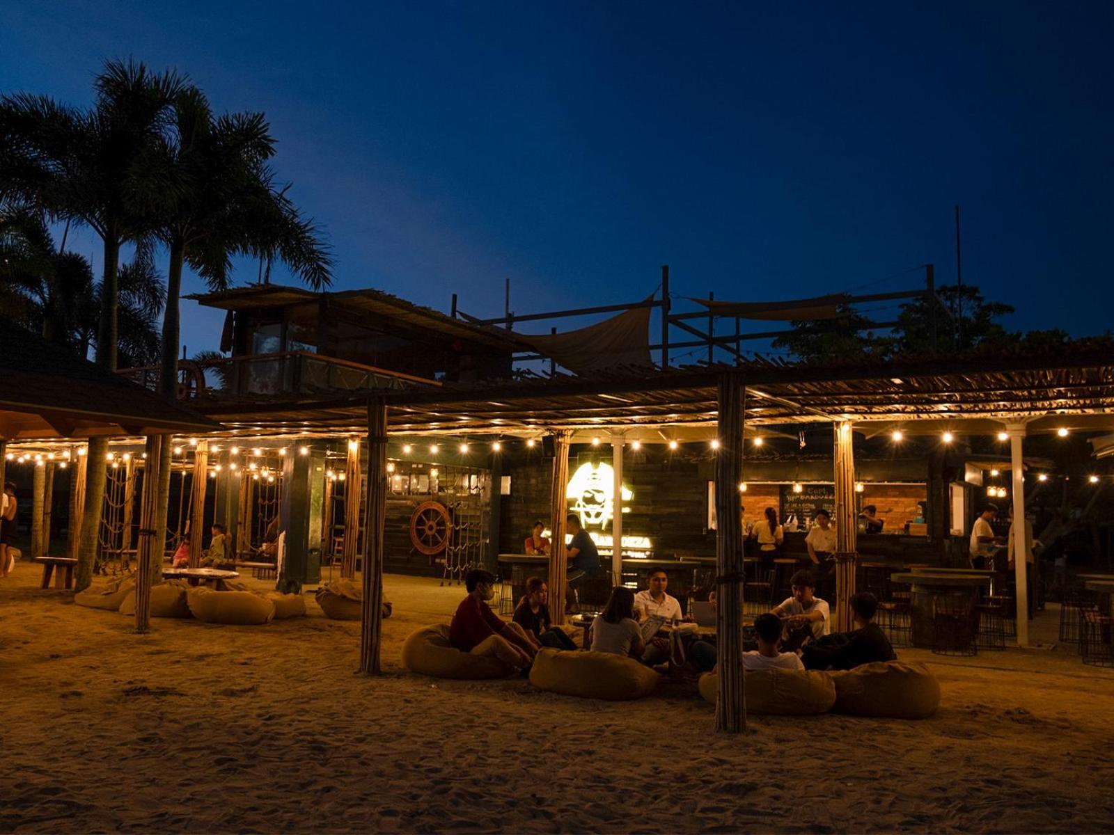 Cocoons Club Laiya Hotel Exterior photo