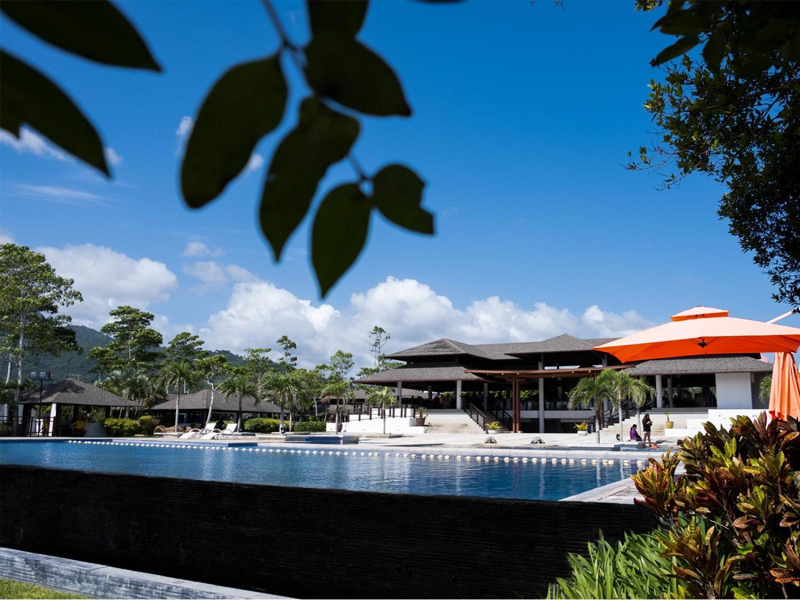Cocoons Club Laiya Hotel Exterior photo
