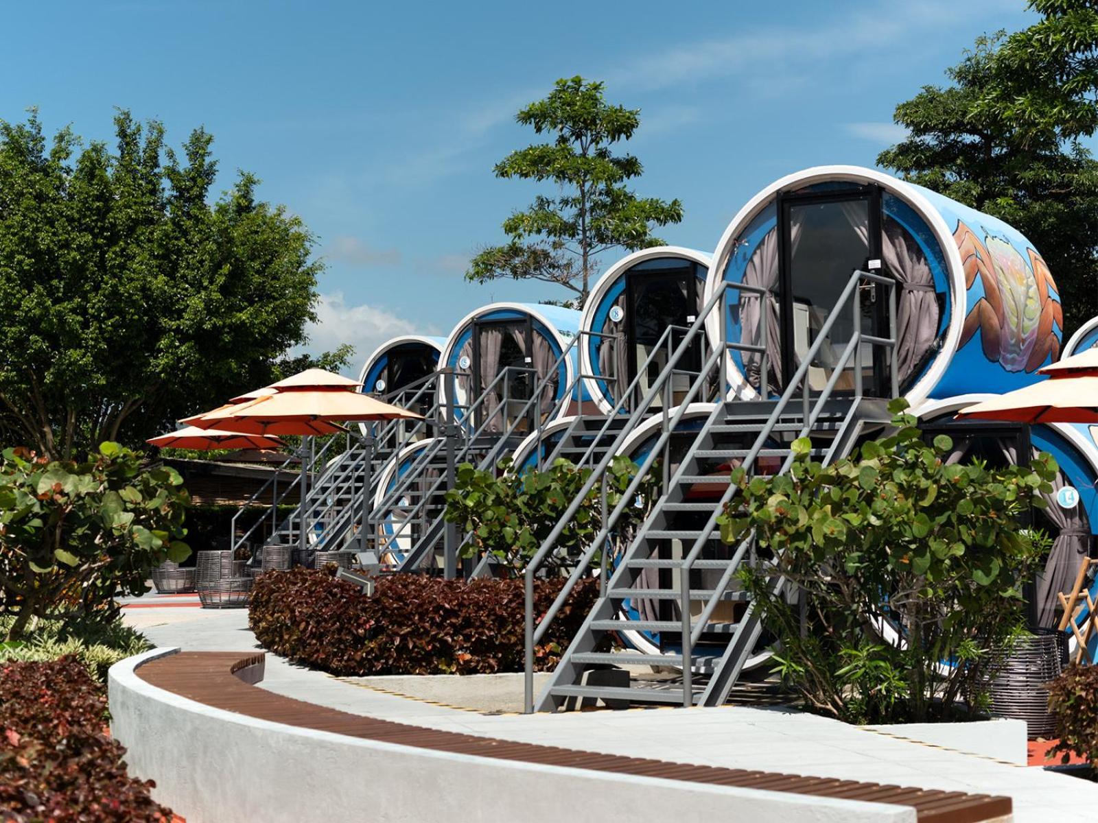 Cocoons Club Laiya Hotel Exterior photo