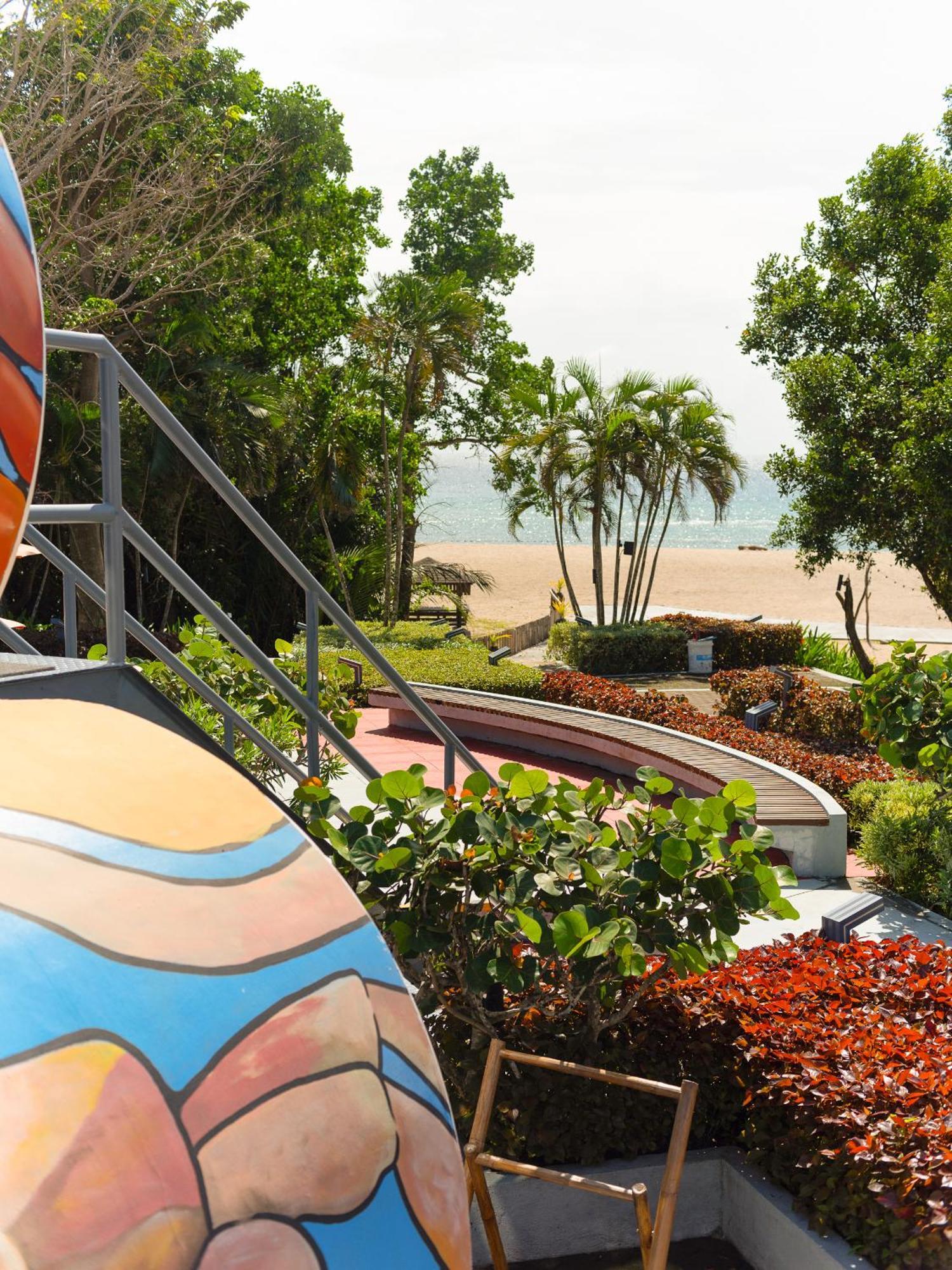 Cocoons Club Laiya Hotel Exterior photo