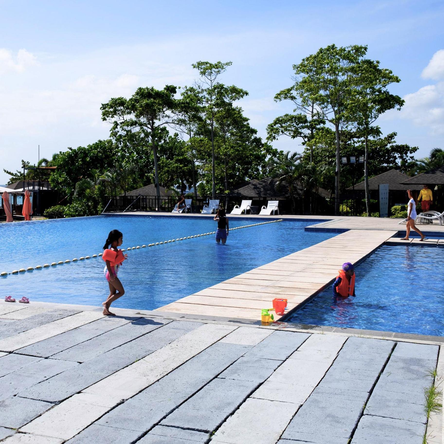 Cocoons Club Laiya Hotel Exterior photo