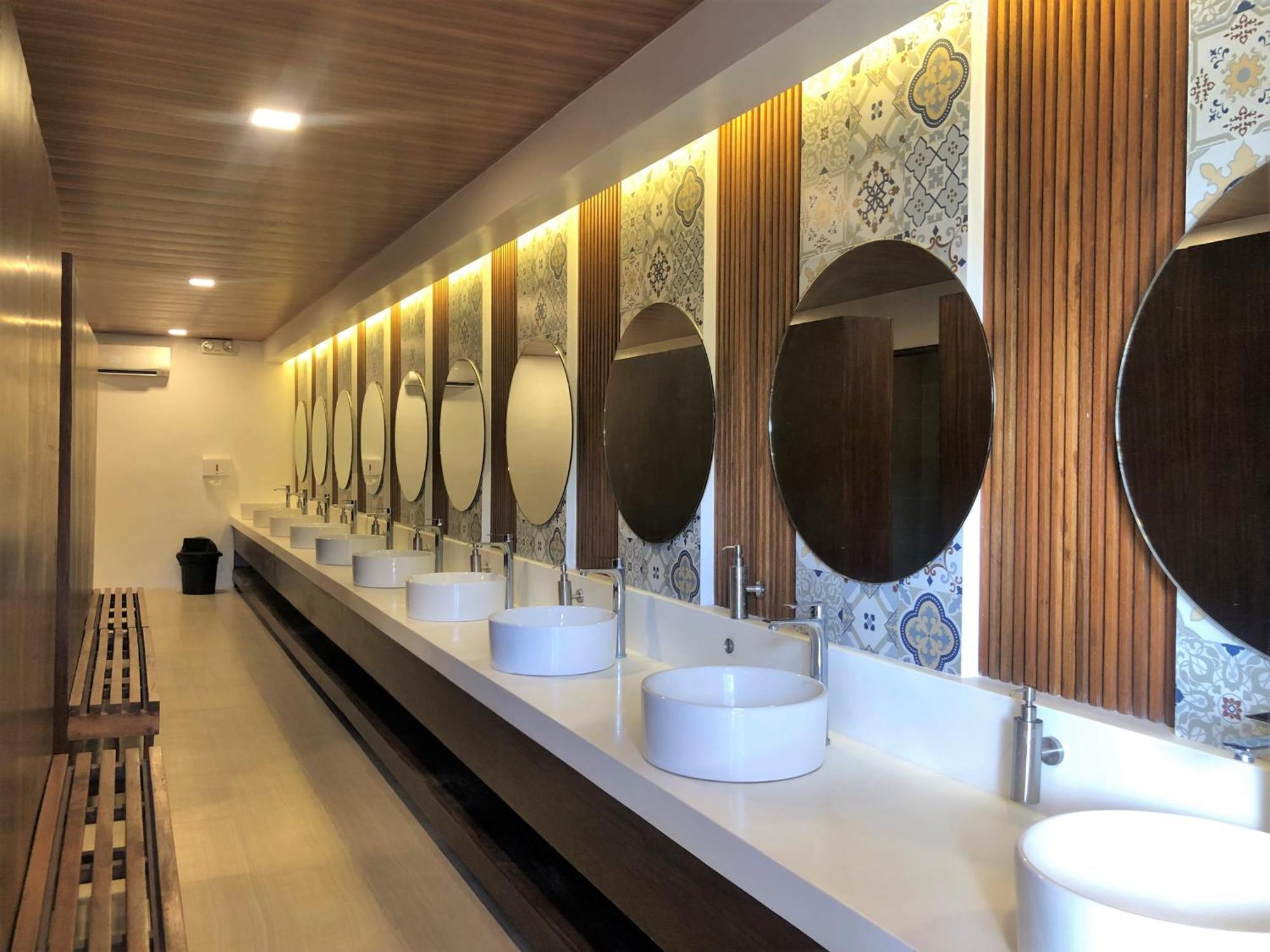 Cocoons Club Laiya Hotel Exterior photo